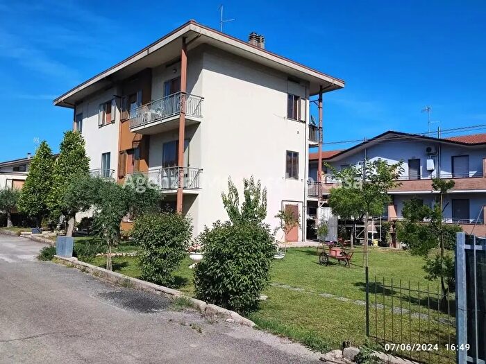 Casa con 14 locali in vendita in Via Adige, Tavullia