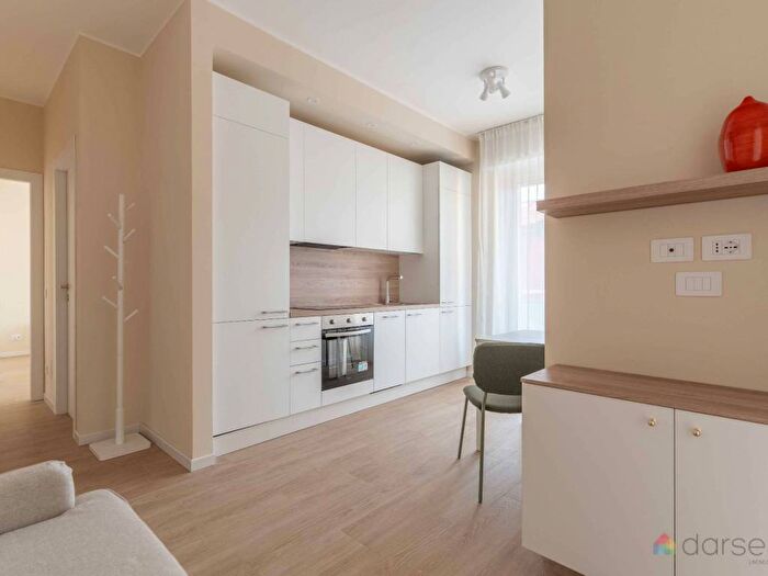 Appartamento trilocale in affitto in Via Ambrogio Binda, Barona, Milano