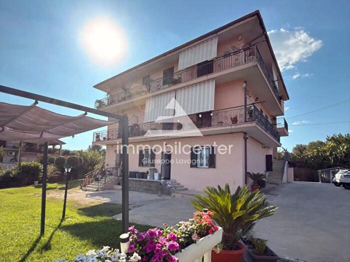 Appartamento quadrilocale in vendita in Via Tor Paluzzi Albano, Albano Laziale