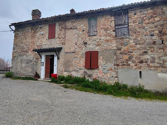 Casa con 12 locali in vendita in Via Costa, Fornovo Di Taro