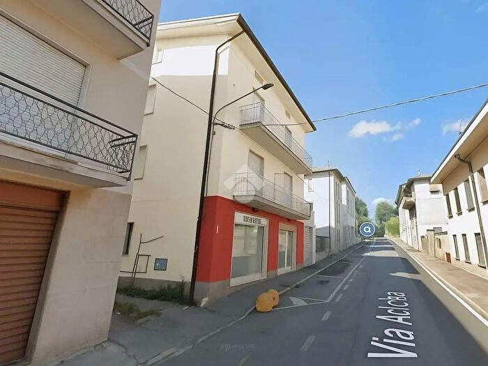 Appartamento bilocale in vendita in Via Alciato, Cantu'
