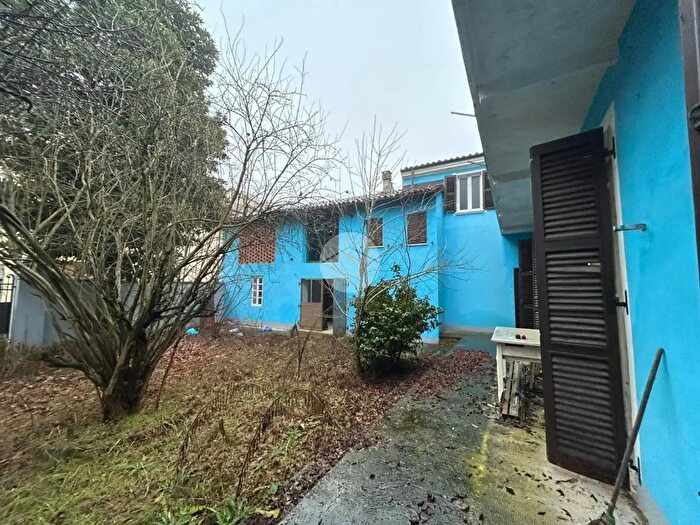 Casa con 7 locali in vendita in Via Roma, Bassignana