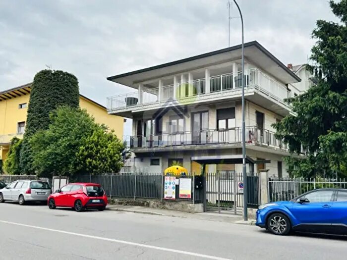 Appartamento quadrilocale in vendita in Via del Giordano N°, Cremona