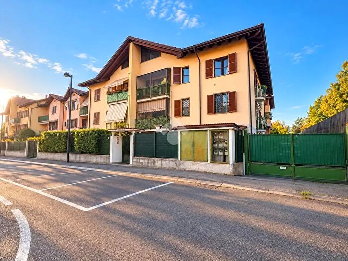 Appartamento quadrilocale in vendita in Via Dantona, Landriano