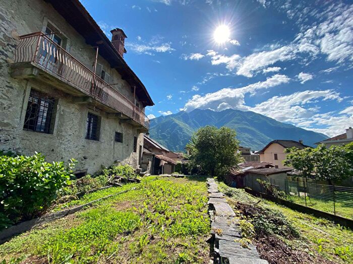 Casa con 8 locali in vendita in Via Torre, Pallanzeno
