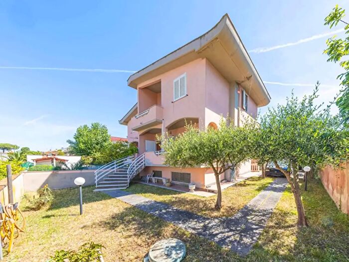 Casa quadrilocale in vendita in Via delle Muse, Anzio