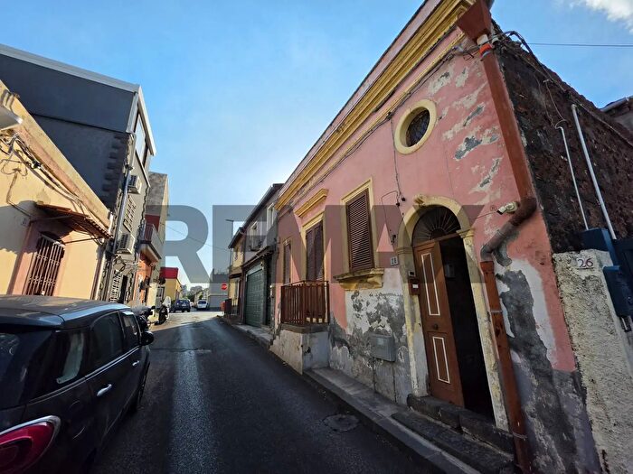 Casa quadrilocale in vendita in Via Aspromonte, Catania