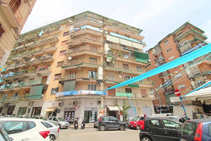 Appartamento trilocale in vendita in Via Marco Aurelio Severino, Napoli