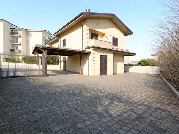 Casa quadrilocale in vendita in Via Perugia, Montalto Uffugo