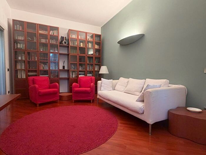 Appartamento trilocale in affitto in Via Ciro Menotti, Indipendenza, Milano