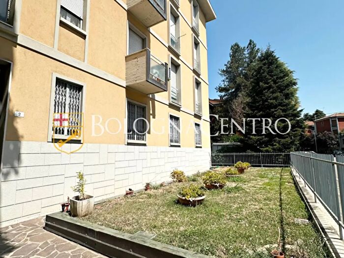Appartamento trilocale in vendita in Via Arturo Solari, Bologna