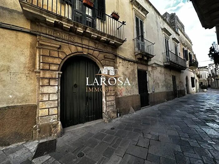 Appartamento con 9 locali in vendita in Antonio Galateo, Lecce