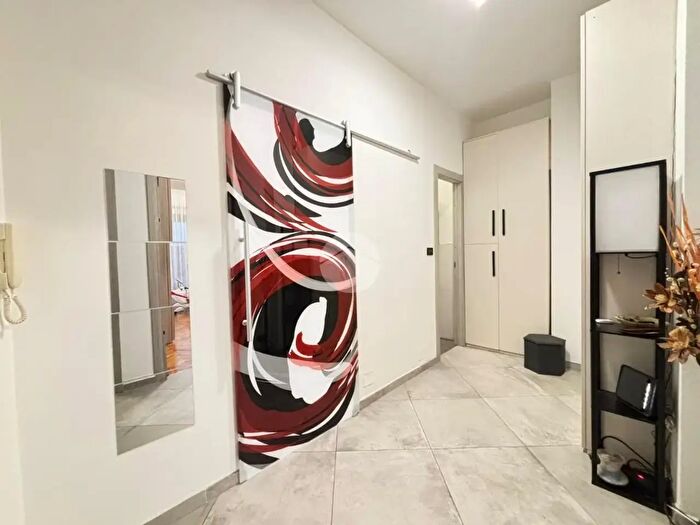 Appartamento trilocale in vendita in Via Orbetello, Torino