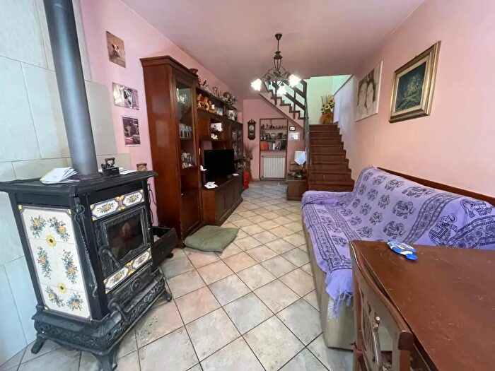 Casa con 5 locali in vendita in Ino Menconi, Carrara