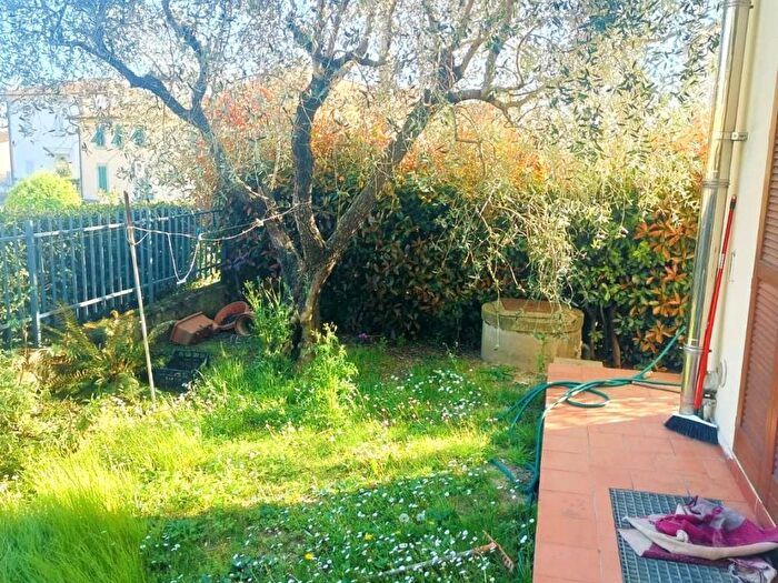Casa con 5 locali in affitto in Montale