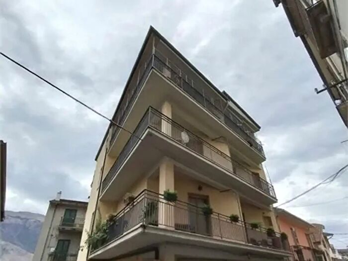 Appartamento con 9 locali in vendita in Via Levante, Pratola Peligna