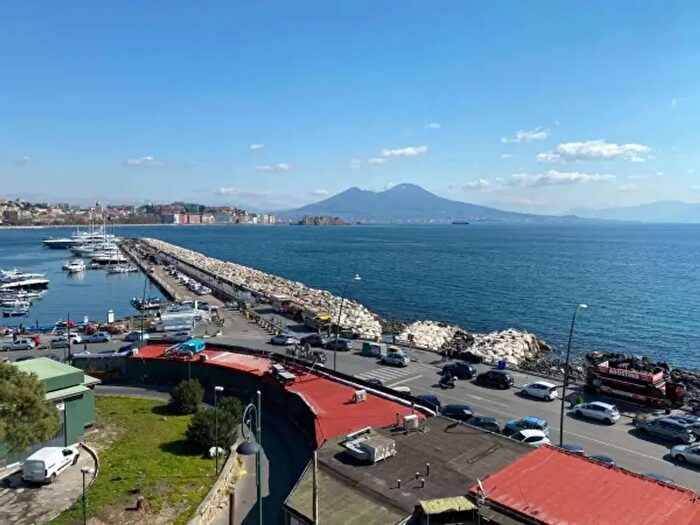 Appartamento trilocale in affitto in Via Mergellina, Napoli