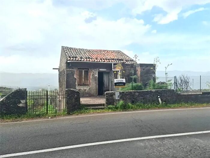 Casa bilocale in vendita in Loc Passopisciaro, Castiglione Di Sicilia