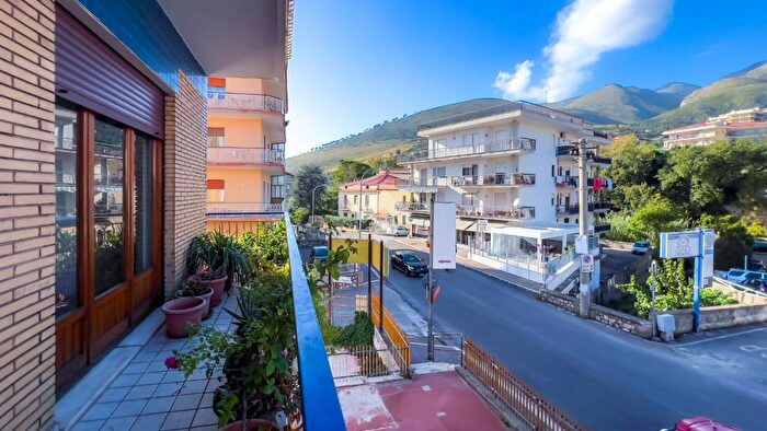 Appartamento trilocale in vendita in Via Adalgiso Ferrucci, Formia