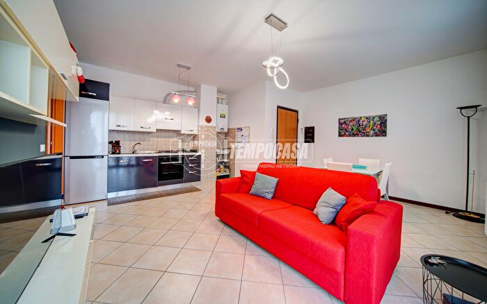 Appartamento bilocale in vendita in Via Albosta, Galliate Lombardo