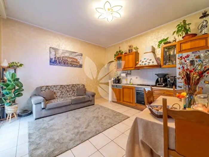 Appartamento trilocale in vendita in Via Mantova, Parma