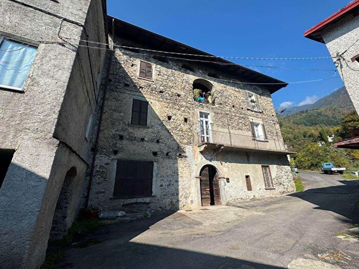Casa quadrilocale in vendita in Berbenno Di Valtellina