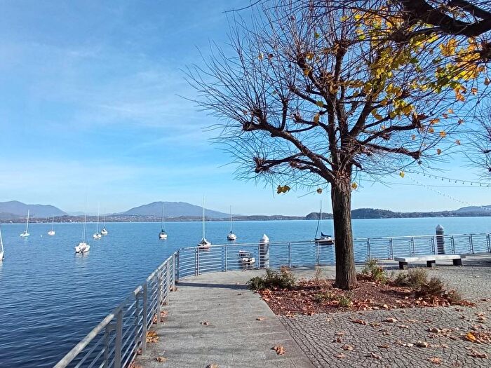 Appartamento trilocale in affitto in Via Carcano, Centro, Lesa
