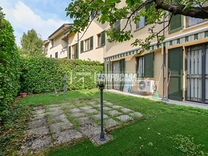 Appartamento trilocale in vendita in Via Galileo Galilei, Bernareggio