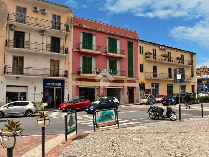Appartamento quadrilocale in affitto in Piazza IV Novembre, Centro, Paola