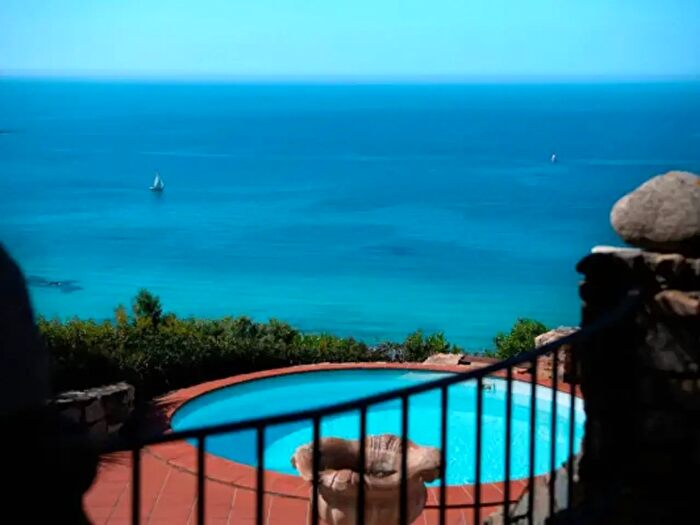 Casa con 6 locali in vendita in Villasimius