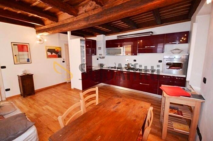 Appartamento trilocale in affitto in Via delle Orfane, Torino