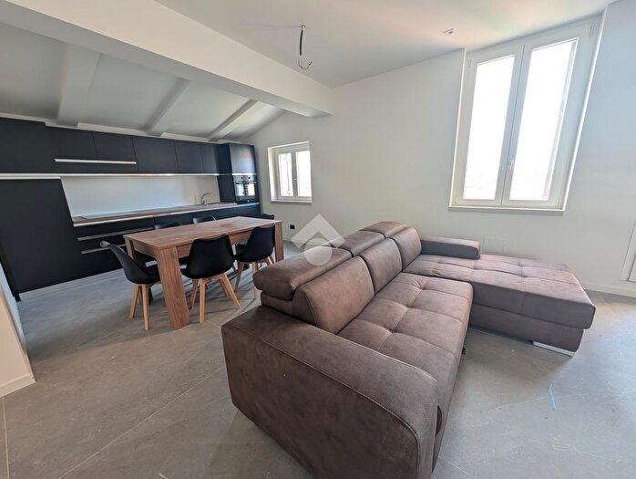 Appartamento quadrilocale in vendita in Via Veneto, Sirmione