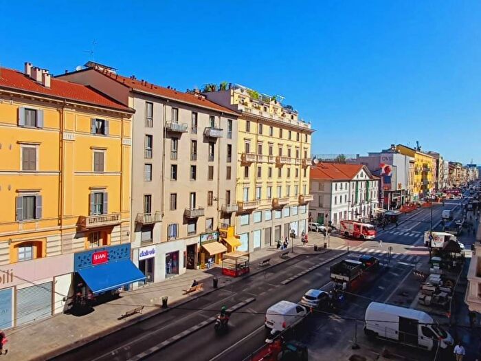 Appartamento trilocale in affitto in Via Lazzaro Spallanzani, Morgagni, Milano