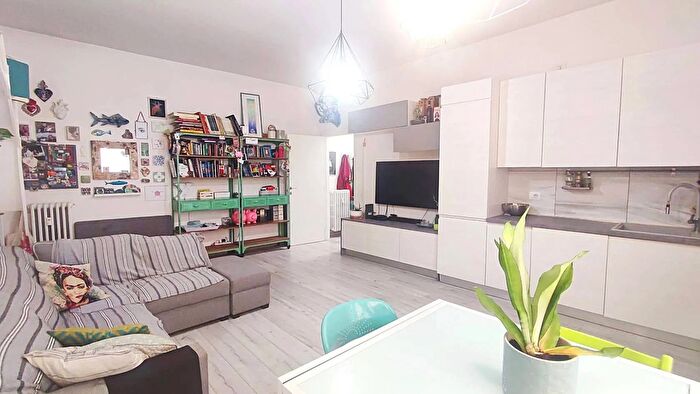 Appartamento trilocale in vendita in Via Minturno Milano, Milano