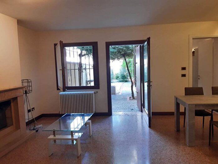 Appartamento trilocale in affitto in Via Marghera, Santa Croce, Padova