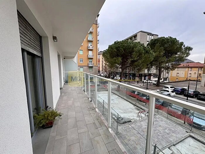 Appartamento trilocale in vendita in Piazzale dei Cappuccini, Lecco