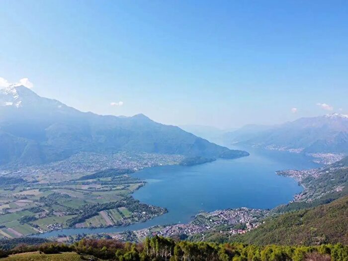 Casa con 6 locali in vendita in Sorico