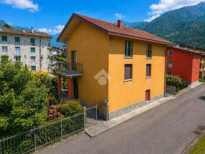 Casa con 10 locali in vendita in Via Vecchio Macello, Sondrio