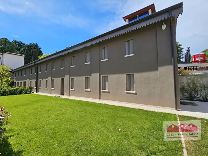 Casa quadrilocale in affitto in Viale X Giugno, Vicenza