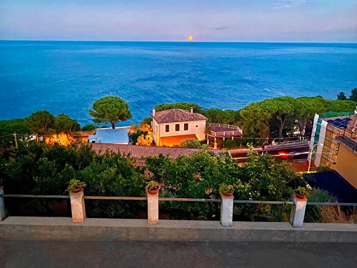 Appartamento trilocale in affitto in Località Copanello, Copanello, Stalettì