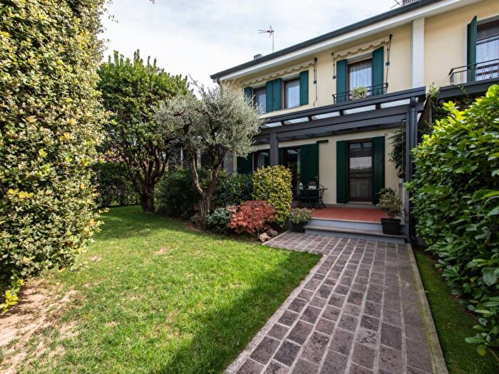 Casa quadrilocale in vendita in Via De Federici, Centro, Oderzo