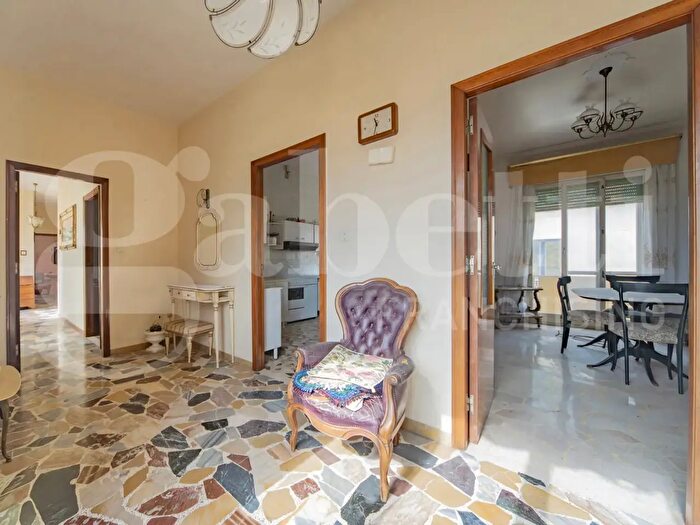 Appartamento con 7 locali in vendita in Via Giulio Cesare Snc, Monserrato