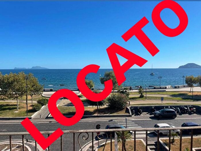 Appartamento quadrilocale in affitto in Lungomare, Pozzuoli