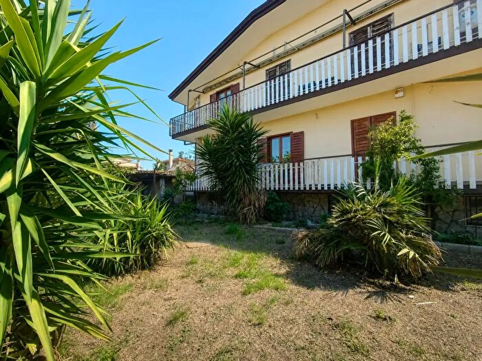 Casa con 11 locali in vendita in Via Vittorio Alfieri, Zagarolo