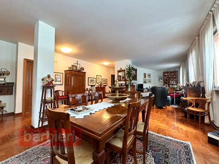 Appartamento con 11 locali in vendita in Via Augusta, Ravenna