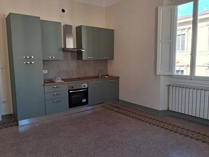 Appartamento quadrilocale in affitto in Beccaria Colombo, Firenze