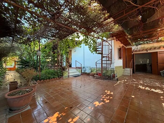 Casa quadrilocale in vendita in Via Circe, Palermo