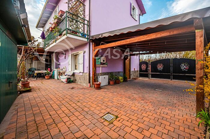 Casa con 7 locali in vendita in Str Lemignano, Collecchio