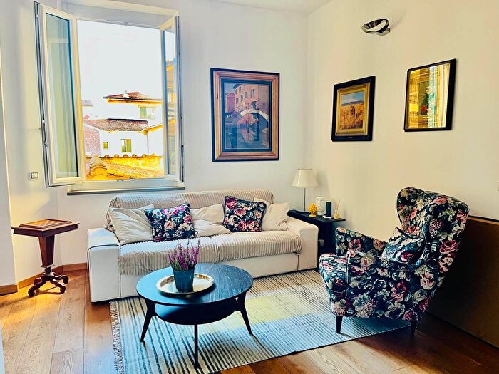 Appartamento con 5 locali in affitto in Firenze