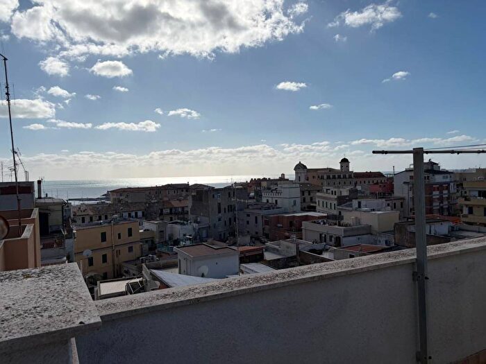 Appartamento trilocale in affitto in Via Napoli, Centro, Nettuno